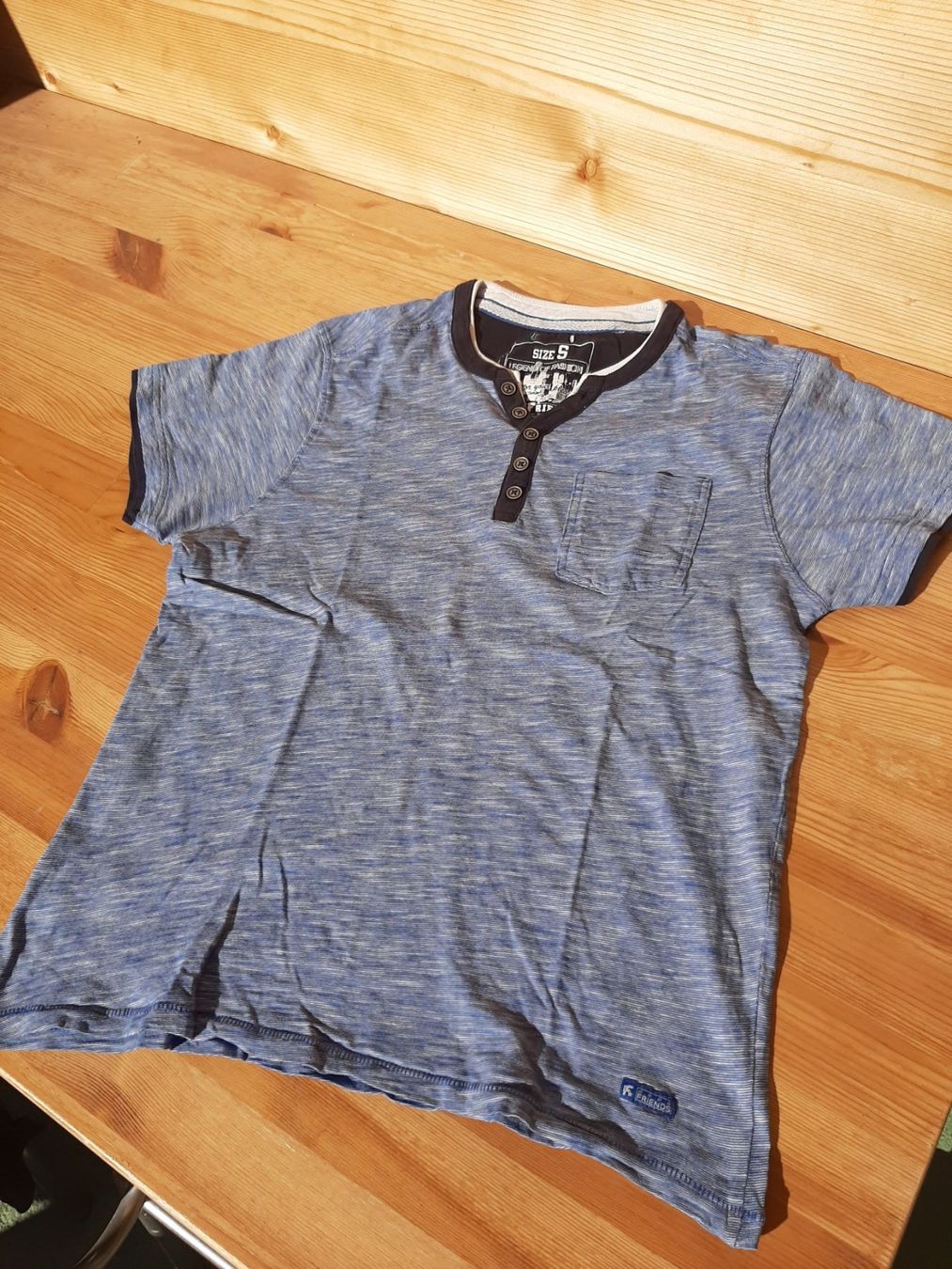 T-shirt: Schönes T-Shirt – Usato da Hondrich venduto da majululu71 1