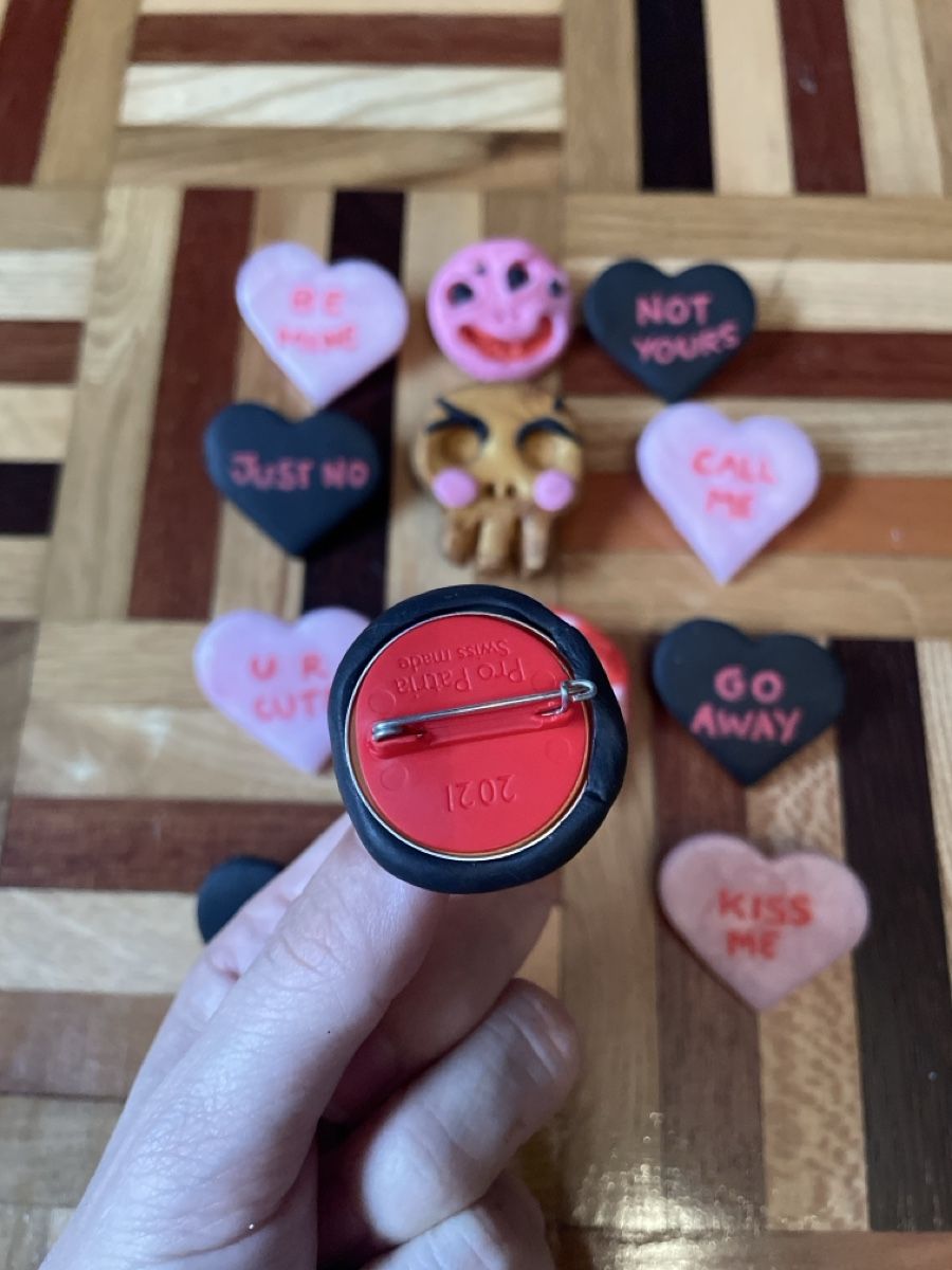 Spille & Fermagli: Alternative fashion pins – Usato da Taverne venduto da shalidar 1
