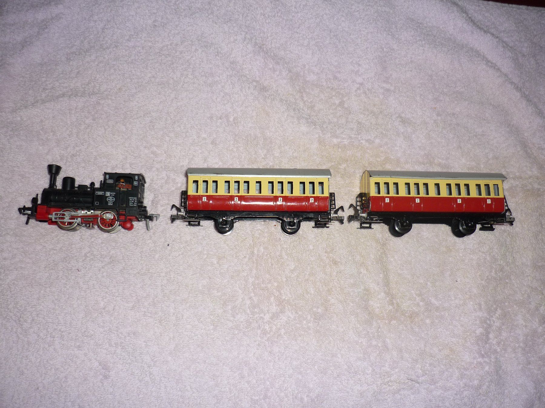 Fleischmann Modellini di ferrovie: Dampflok mit 2 Wagen H0 – Usato da Ebnat-Kappel venduto da chech