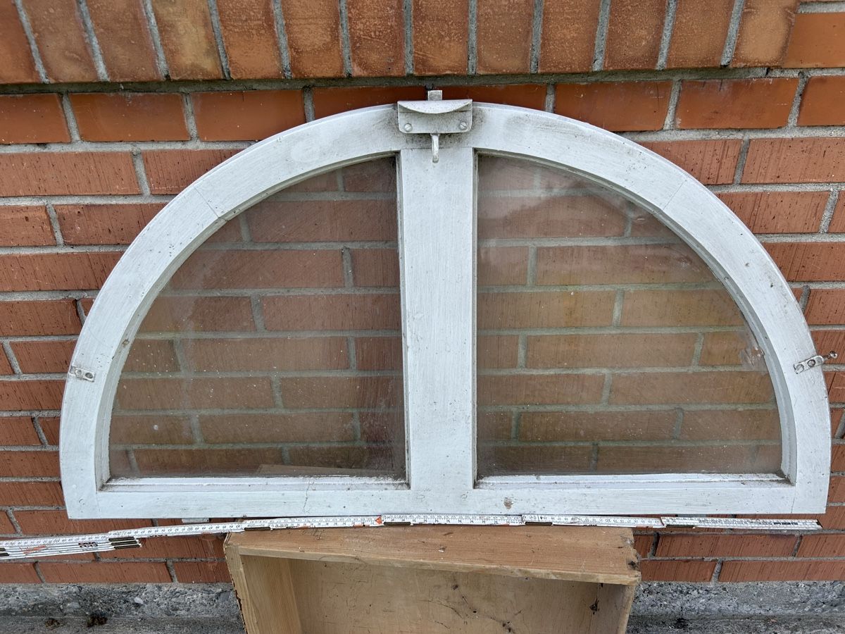 Finestre: Ein wunderschönes bogen Fenster  – Usato da Gwatt (Thun) venduto da ate_6ng8 4
