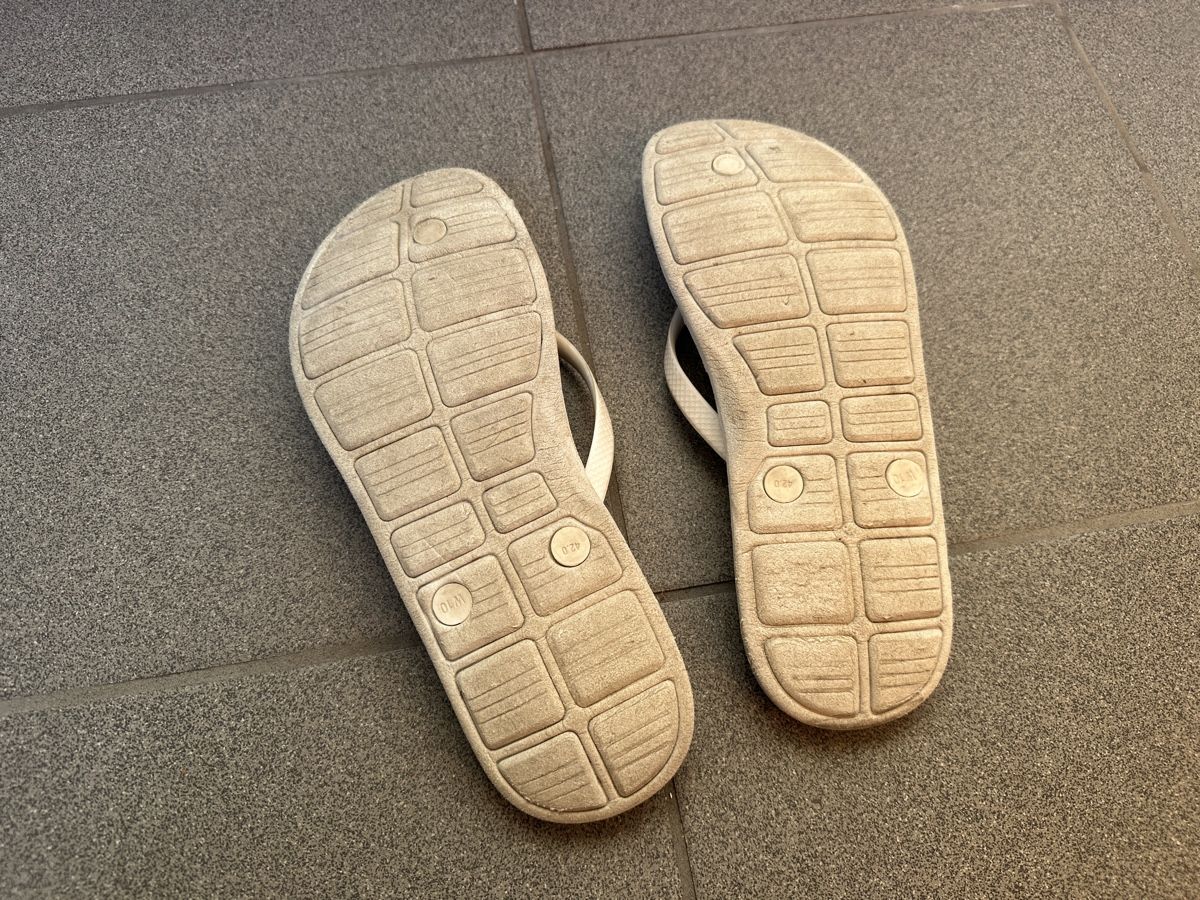 Nike Chaussures hommes: Flip-Flops Nike weiss Gr. 41 – D'occasion à St. Gallen par kschaellibaum 1