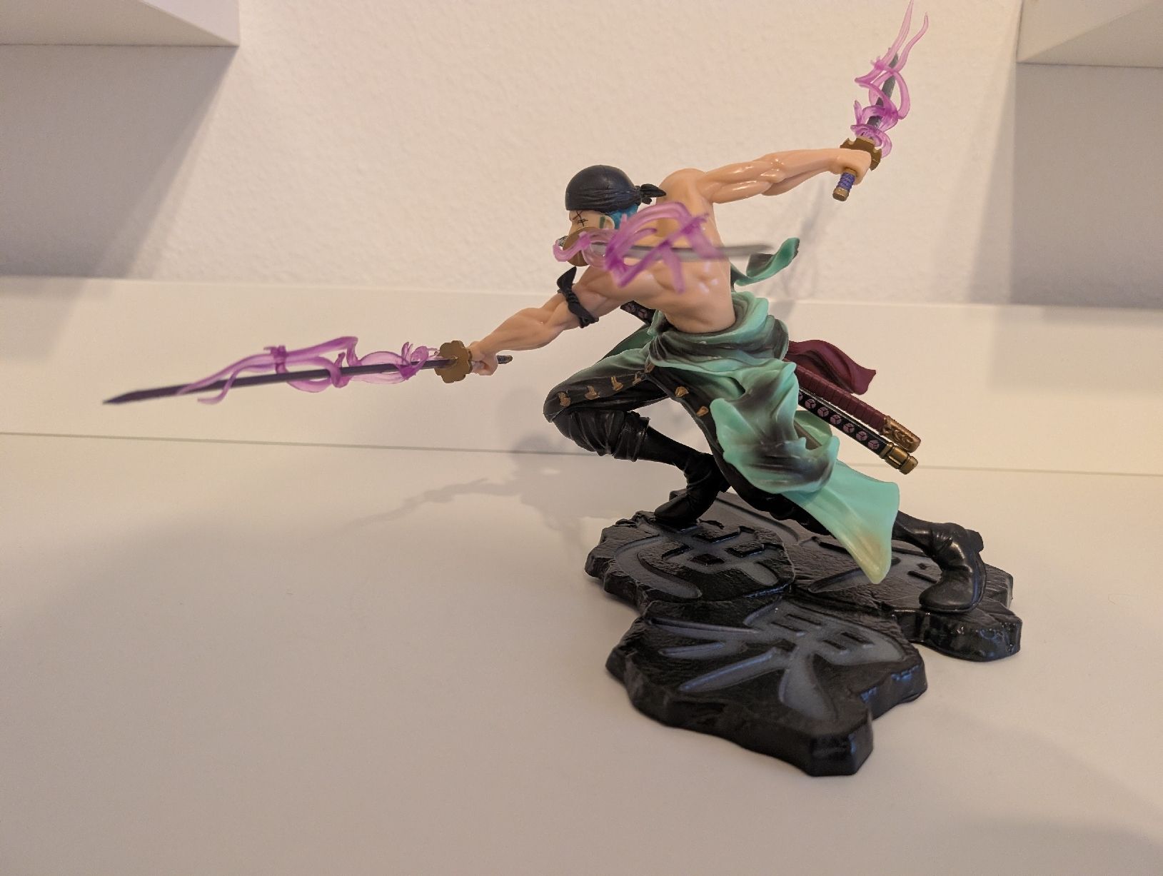 Statuette: Actionfigur Zoro mit drei Schwertern Top Zustand – Nuovo (secondo la descrizione) da Wangen b. Olten venduto da kim_x9zn 4
