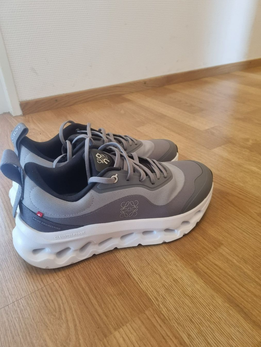On Herrenschuhe: On Cloudtilt LOEWE 2 Grau Collaboration, Grösse 43 – Neu (gemäss Beschreibung) aus Strengelbach von fadish 1