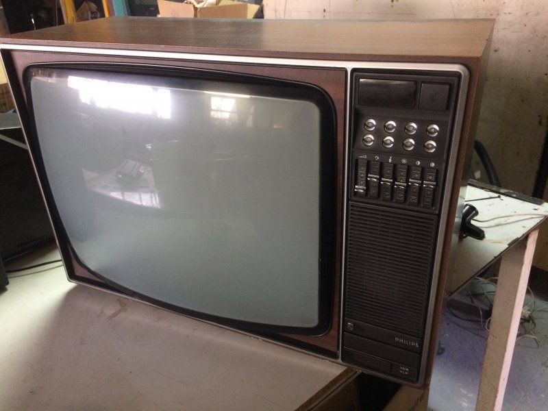 Fernseher: Ancienne télévision couleur Philips – Gebraucht aus Onex von rya_5brm 2