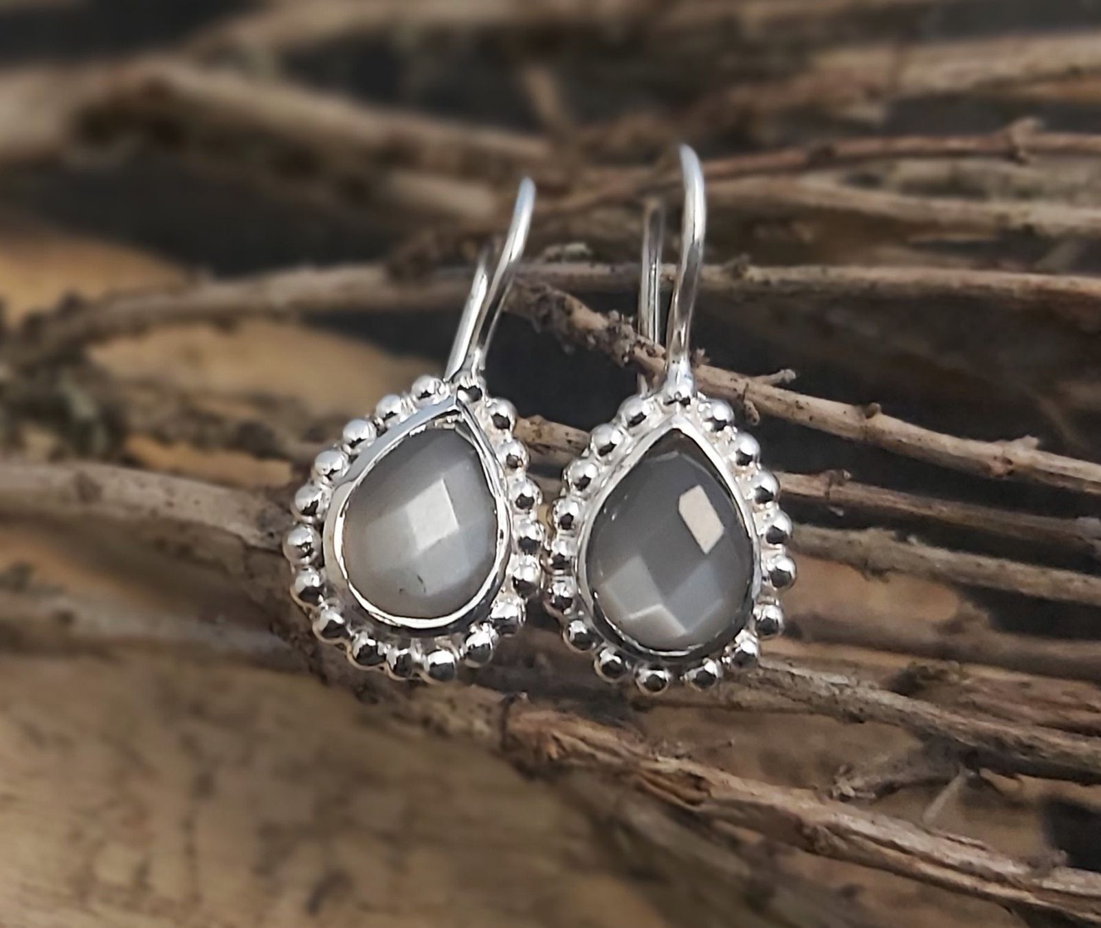 Orecchini pendenti & Orecchini a lobo: MONDSTEIN - Sterling Silber hellgrau – Nuovo e nell'imballaggio originale da Mühlethal venduto da nicita-modeschmuck 1