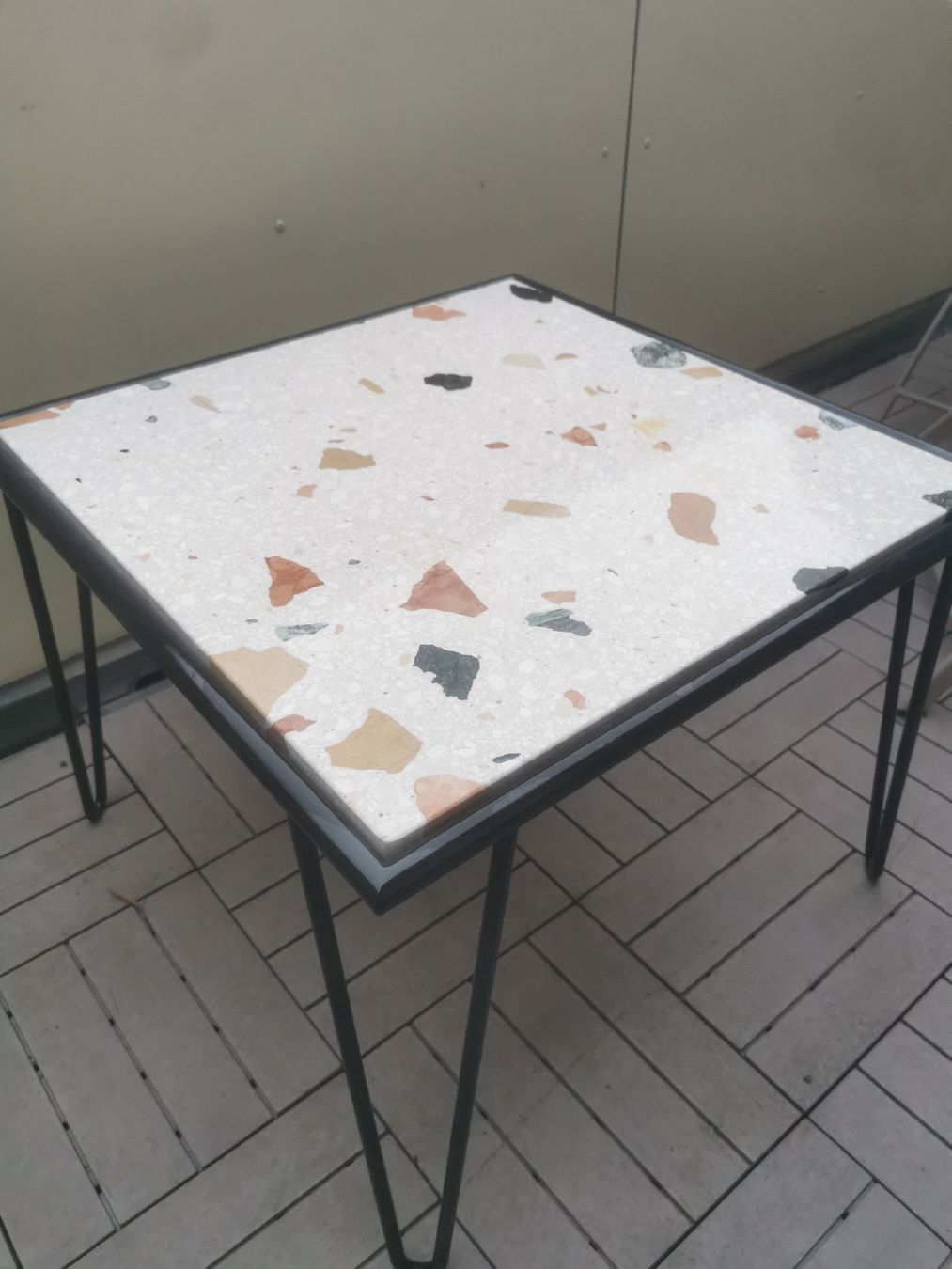Tavoli: Moderner Beistelltisch mit Terrazzo-Muster, neuwertig – Nuovo (secondo la descrizione) da Bern venduto da jed_bwp9