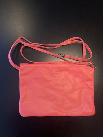 Crossbody Bag von kleinbasel, in himbeer