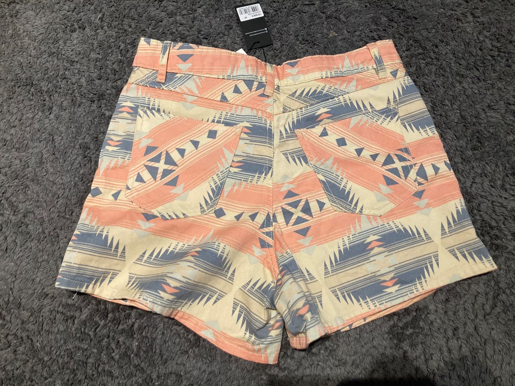 Jeans: Short en jeans – Neuf avec emballage d'origine à Chancy par dia_tb2t 2