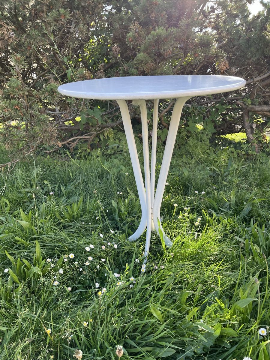 Tavoli: Ancienne Table ronde en métal – Usato da St. Prex venduto da Nikolletta