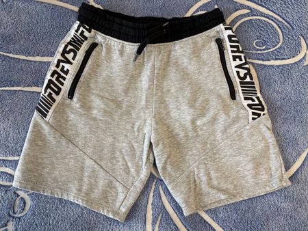 H&M Shorts, Gr. 152, Grau, Top Zustand, Sommer kann kommen!