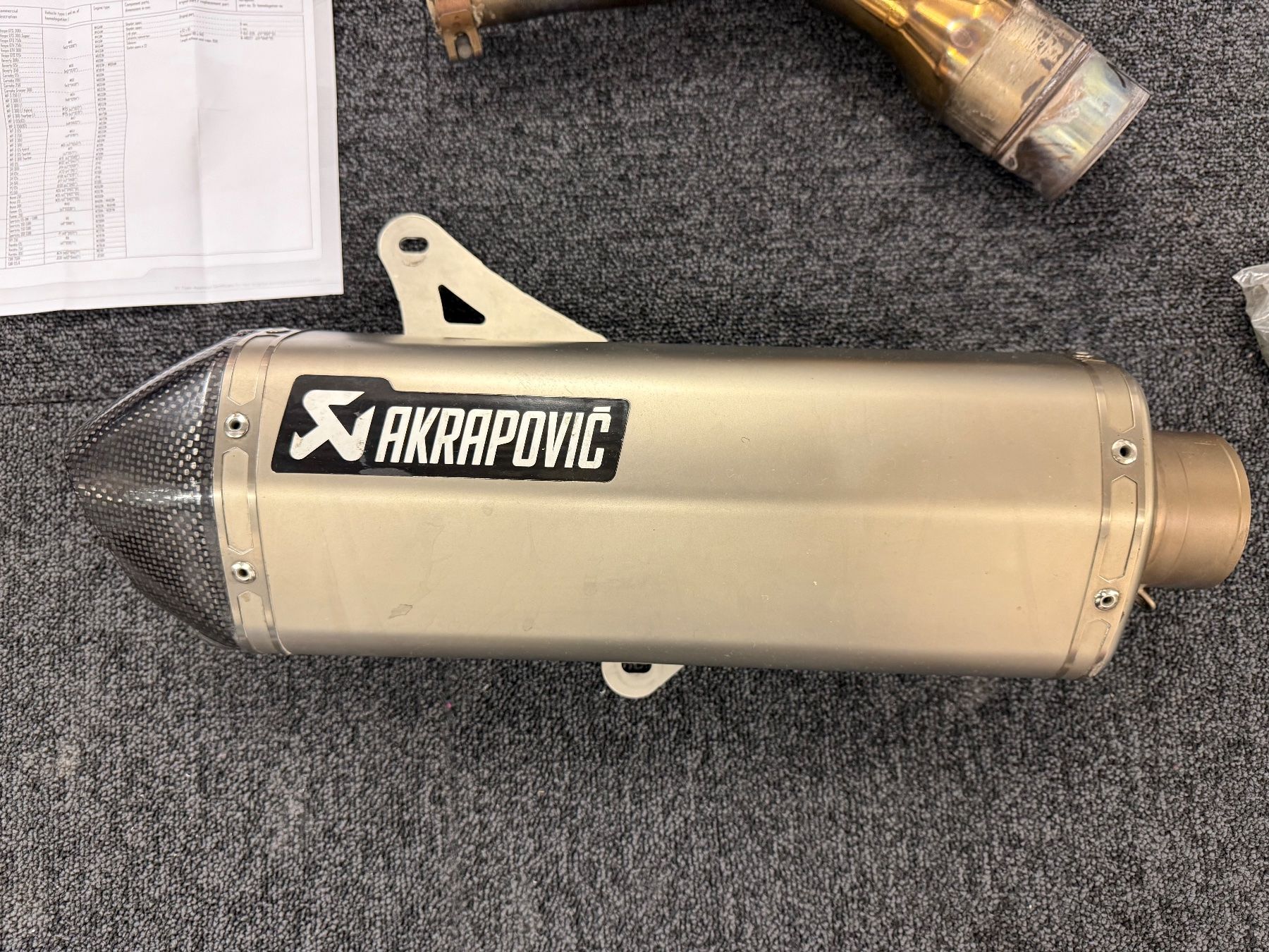 Tutti pezzi di ricambio per scooter: Piaggio Vespa Auspuff Akrapovic – Usato da Seuzach venduto da kat_5qwy 1
