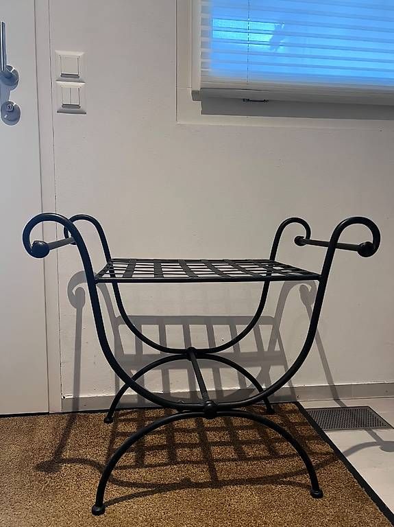 Tables: Ablage, Stuhl, Beistelltisch  – D'occasion à Rorbas par nma_5hl9