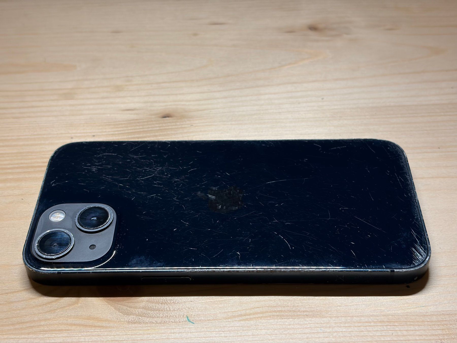 Apple Telefoni cellulari / Smartphones: iPhone 13 black (128Go) – Usato da Cully venduto da art_6l9y 2
