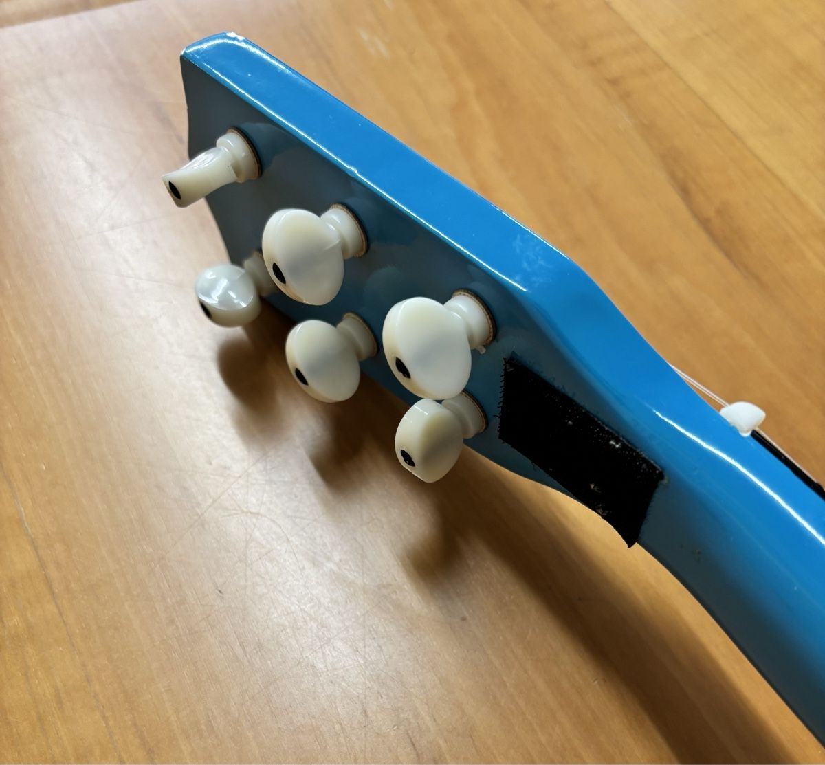 Instruments de musique: Ukulele / Gitarre Holz Hellblau Kinder | Gebraucht – D'occasion à Suhr par twt_gb7n 7