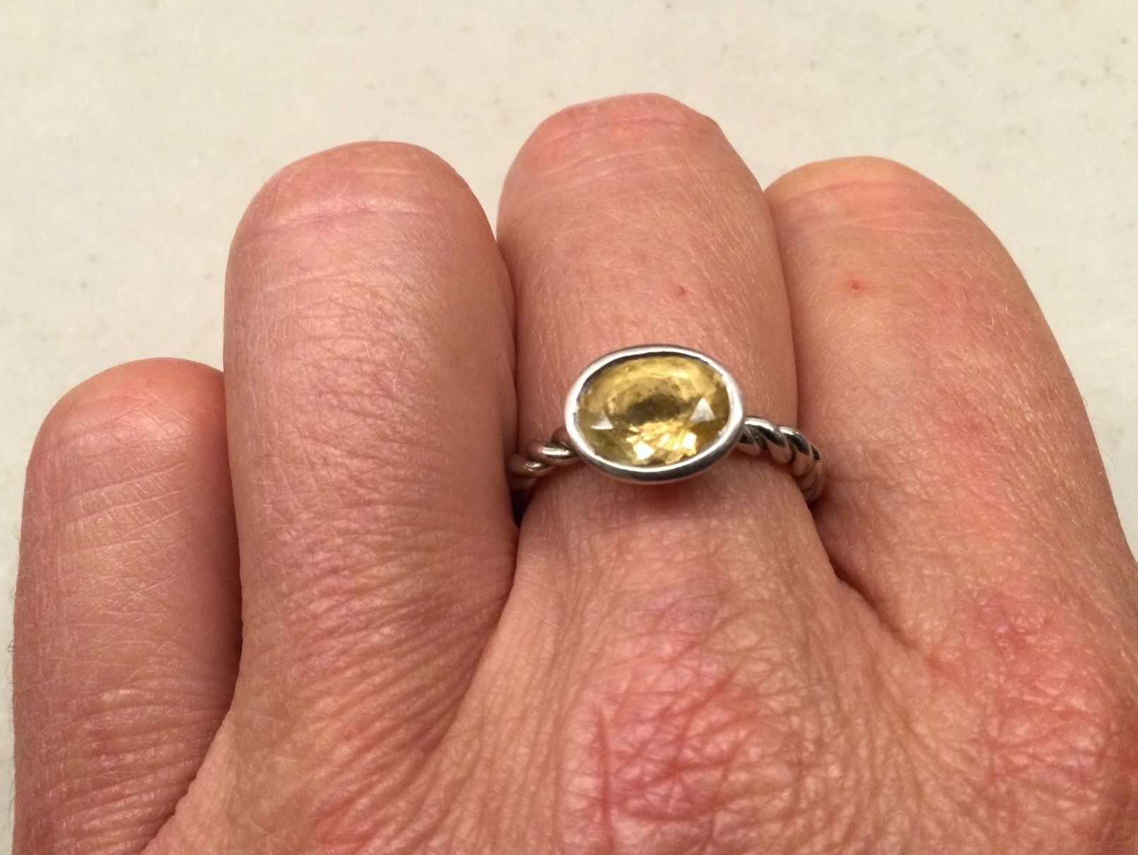 Anelli: Gelbes Ring - bague Pierre jaune – Usato da Zürich venduto da Janakpur 2