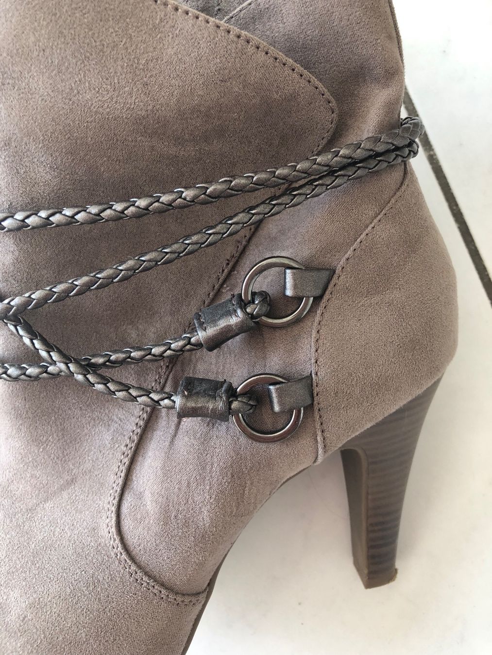 Scarpe da donna: Stifeletten Gr 40 – Usato da Zell ZH venduto da Guffos 1