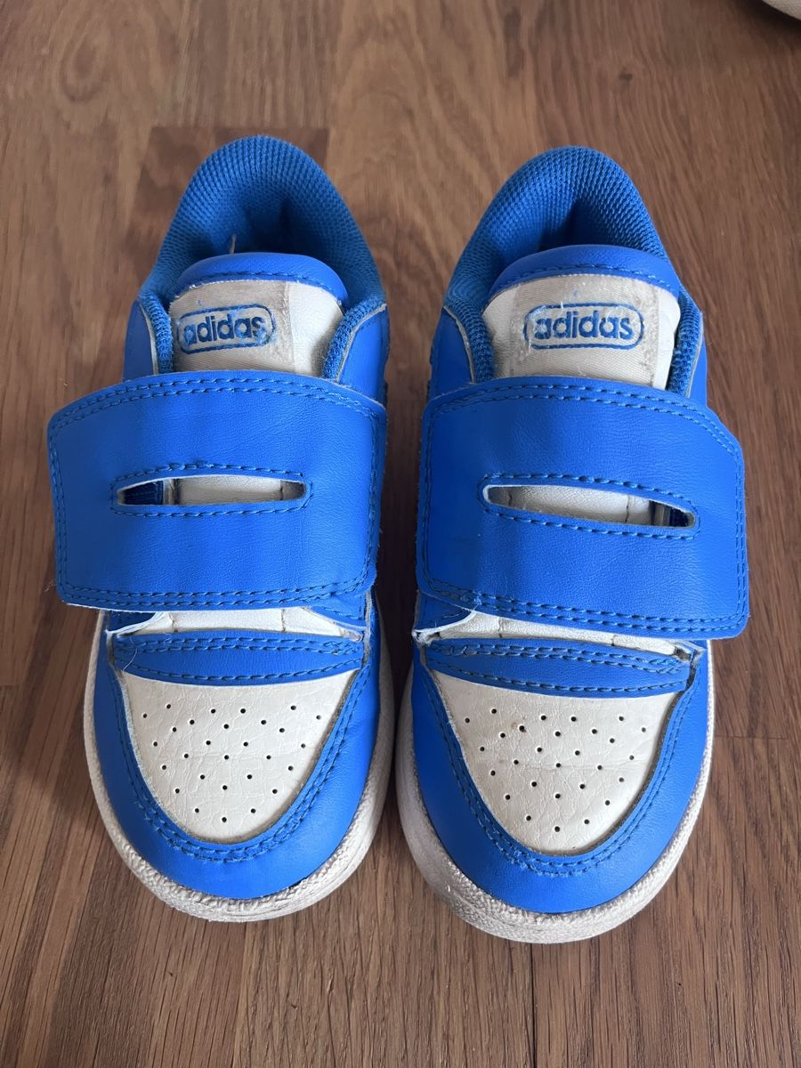 Adidas Scarpe per ragazzi: Adidas Sneakers – Usato da Ostermundigen venduto da Mihela