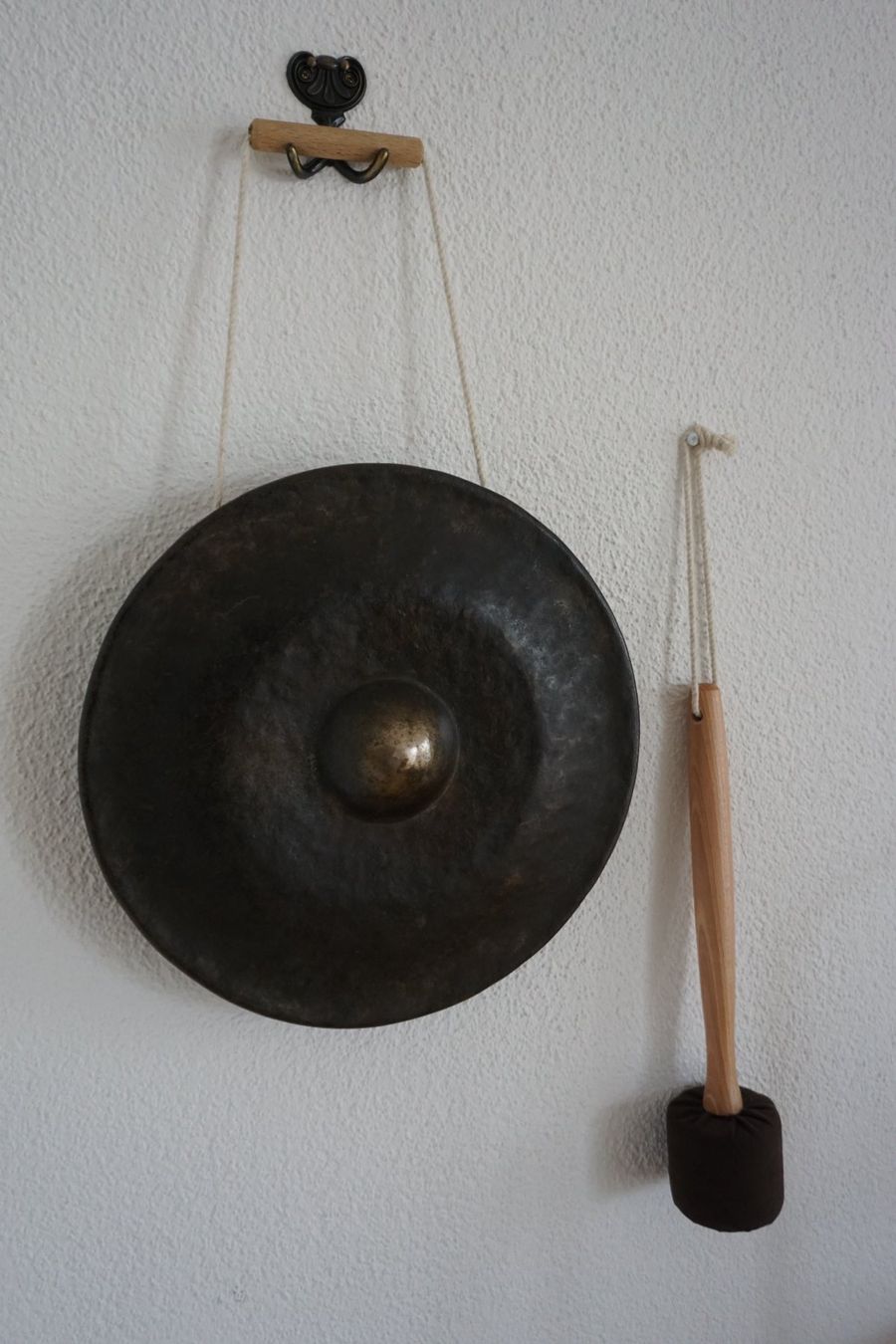 Musikinstrumente: antiker asiatischer Buckelgong – Gebraucht aus Sursee von Chrigi96