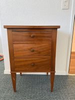 Kleinmöbel antik Nussbaum mit 3 Schubladen, Kommode
