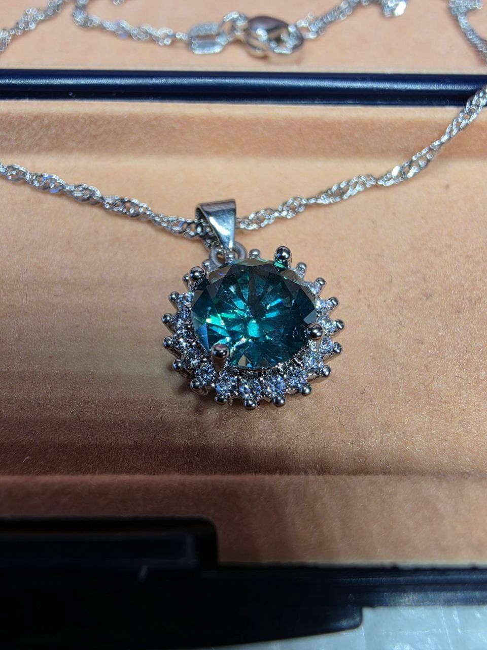 Colliers: Collier argent avec zircons – Neuf avec emballage d'origine à Reconvilier par Tsma67 7