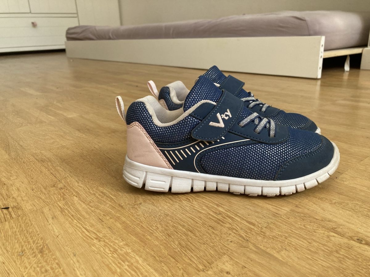 Scarpe per ragazze: Turnschuhe Vty Grösse 31 – Usato da Zürich venduto da Retrogirl 2