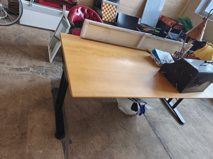 Bureaux: Schreibtisch – D'occasion à Engi par Im010