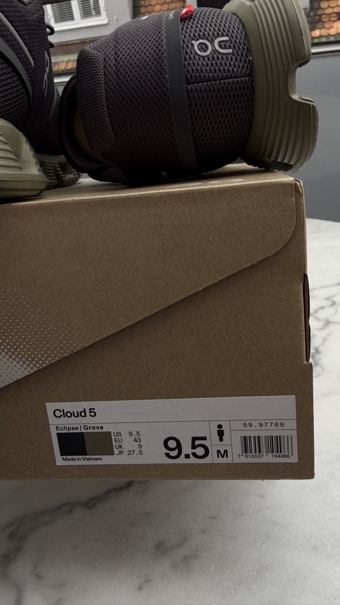 On Scarpe da uomo: ON Cloud 5 Herren Grösse 9.5 neu mit Karton – Nuovo e nell'imballaggio originale da Horgen venduto da mavi08 2