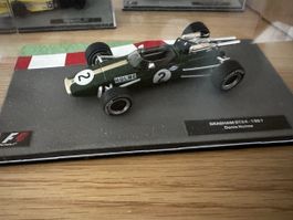 Formel 1 1:43 Fahrzeug inkl. Plexiglas Vitrine ab 19.-