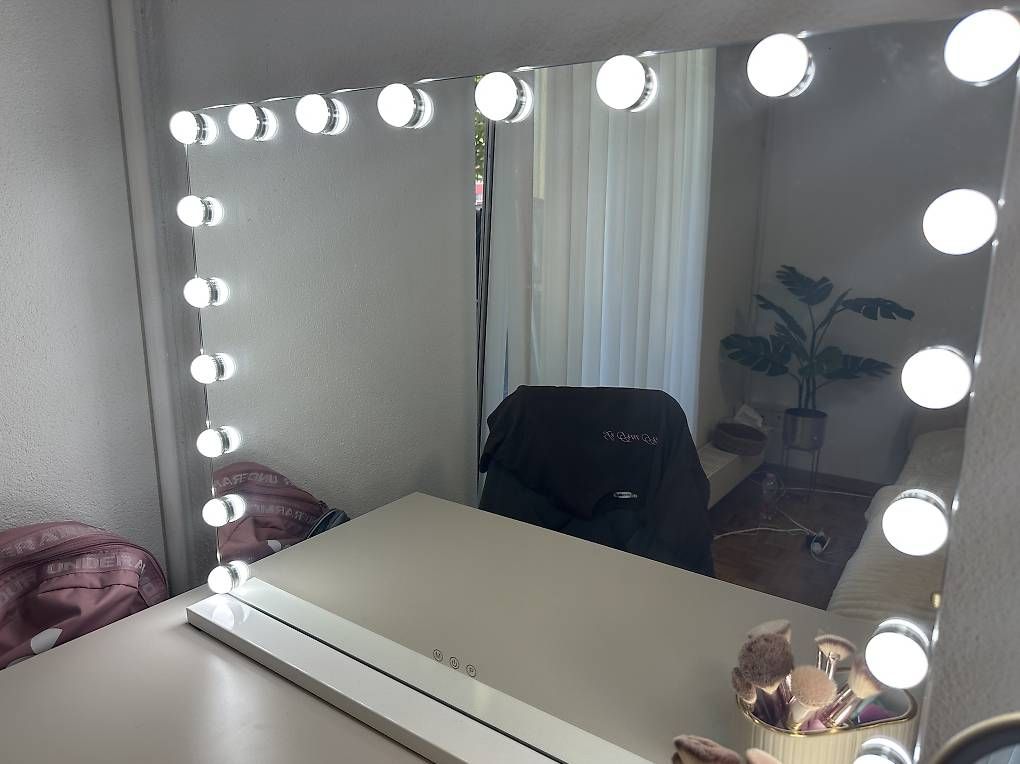 Miroirs: Hollywood-Schminkspiegel mit LED & Bluetooth  – D'occasion à Langnau am Albis par max081