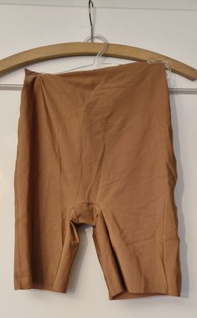 NEW H&M pair of shaping panties (M)