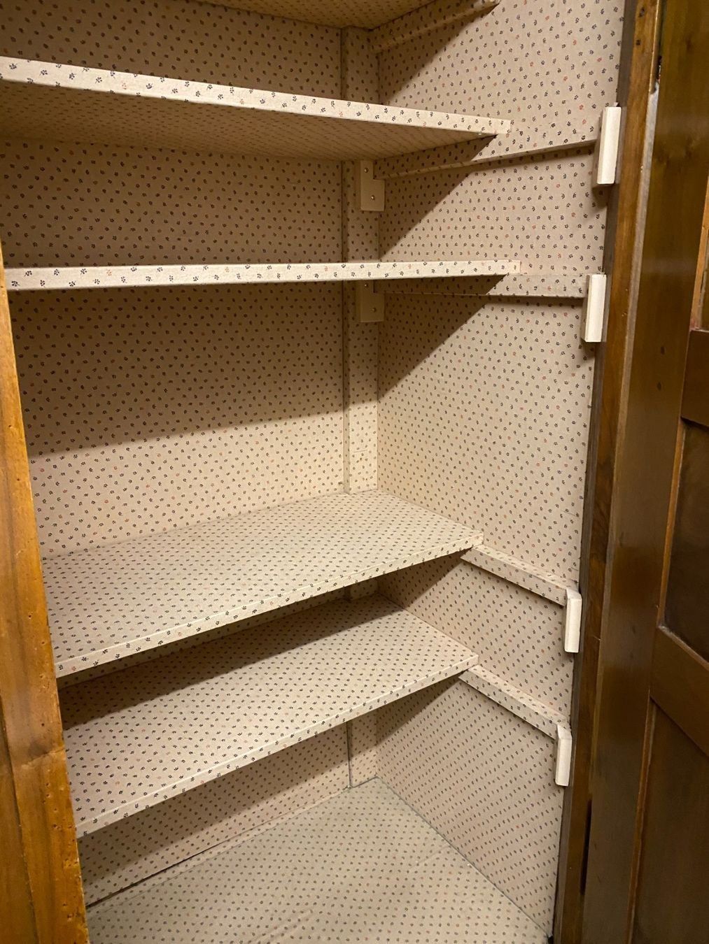 Armadi: Louis seize Nussbaum Schrank – Usato da Zürich venduto da ennovy01 1