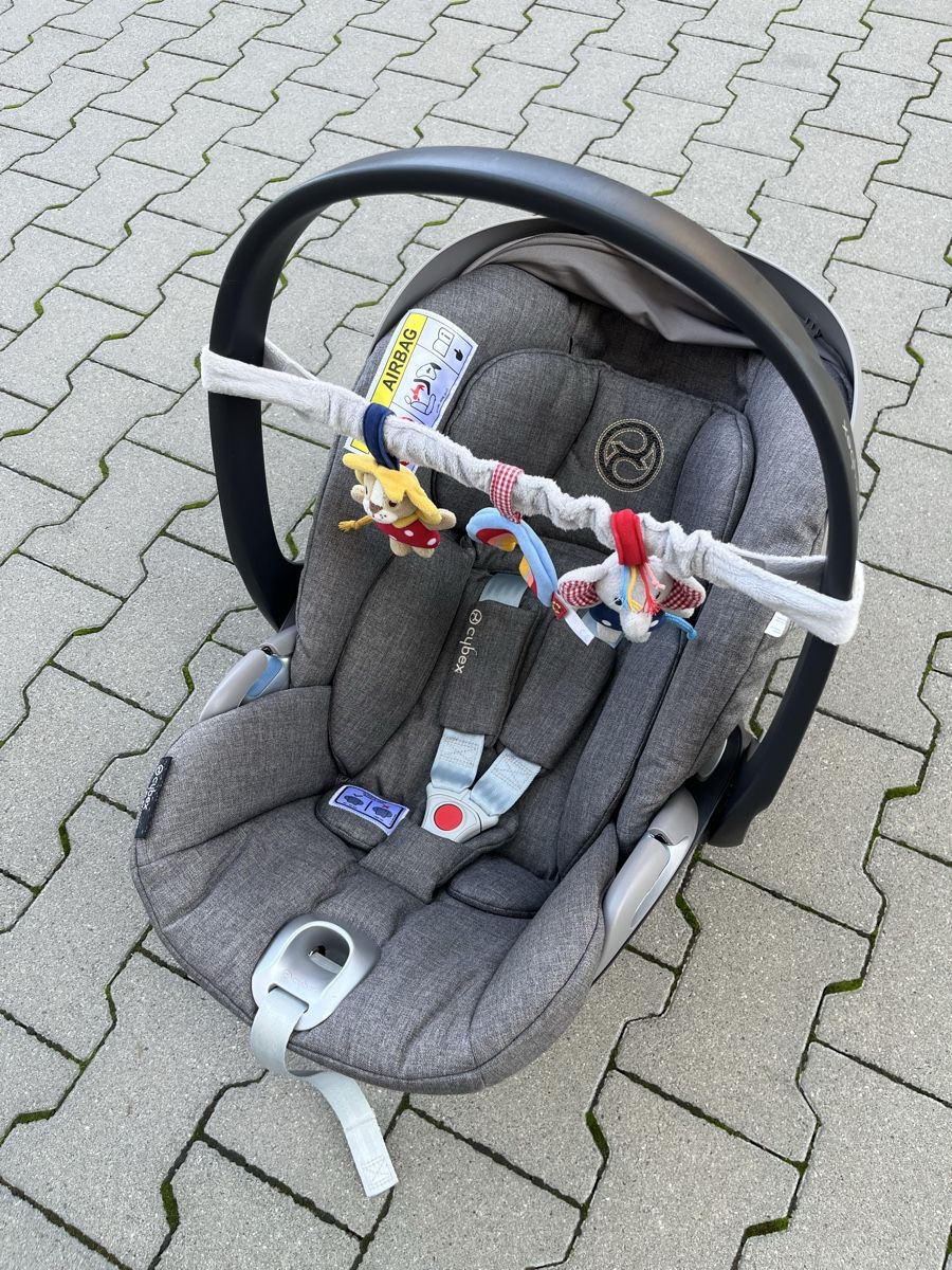 Cybex Seggiolini per auto: Cybex Cloud Z-i-Size Platinum Plus Kindersitz Grau – Usato da Dietikon venduto da Italtino