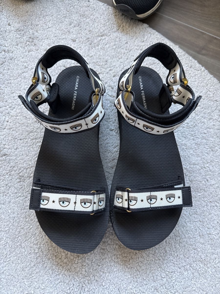 Scarpe da donna: Sandali Chiara Ferragni – Usato da Davesco-Soragno venduto da tin_6xjv