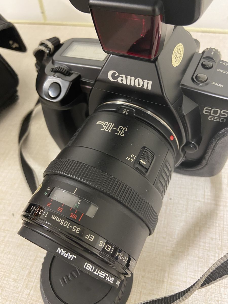 Canon Fotocamera: Canon EOS 650 Kamera mit Blitz – Usato da Dietikon venduto da brocki-eyra 3