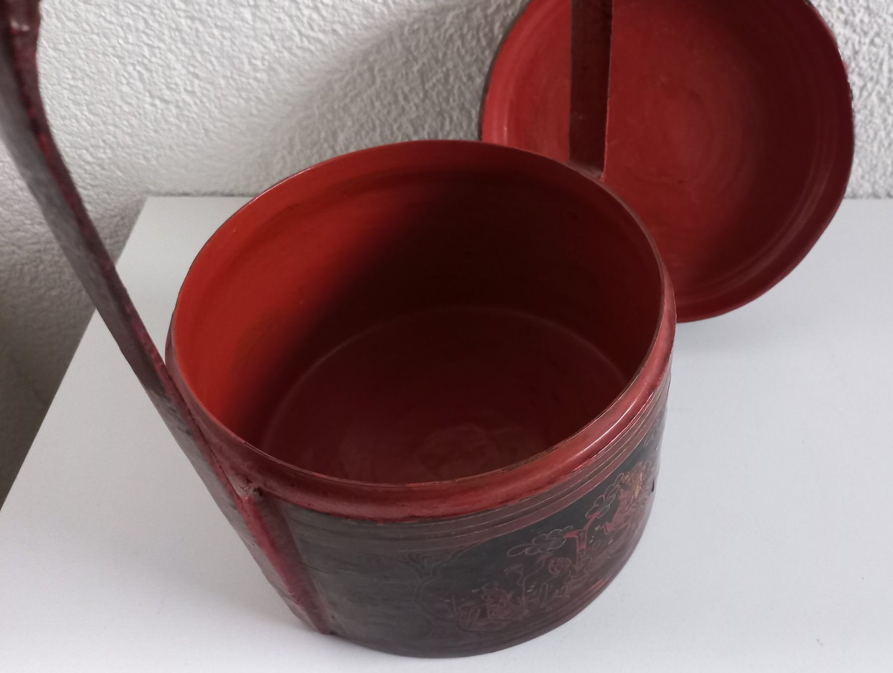 Dosen: Alte lackierte Dose mit Griff, Burma – Gebraucht aus Bévilard von Orscha 4