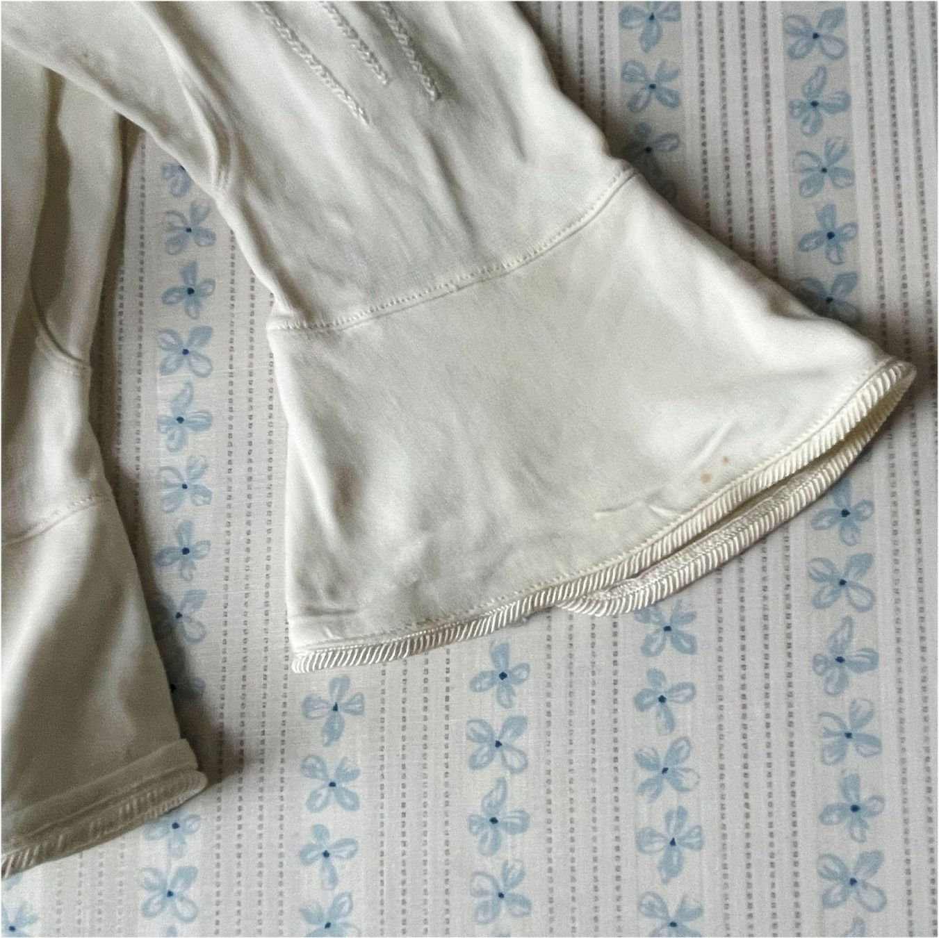 Gants & mitaines : Handschuhe antik Seide offwhite ecru ca. 1920s – D'occasion à Brüttisellen par Buxus 4