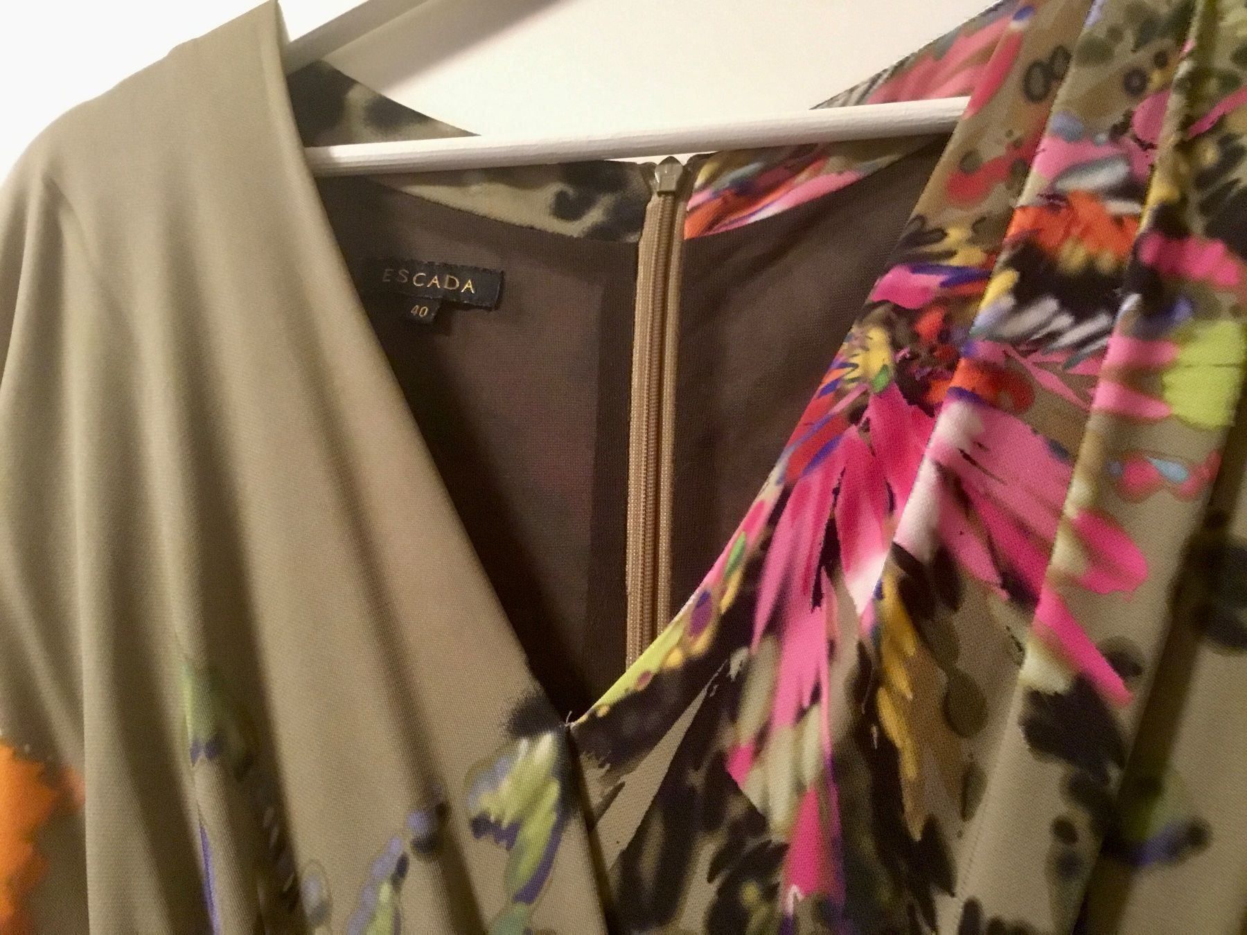 Escada Kleider: Escada multi color dress 40 – Gebraucht aus Basel von 18Inspiration 1