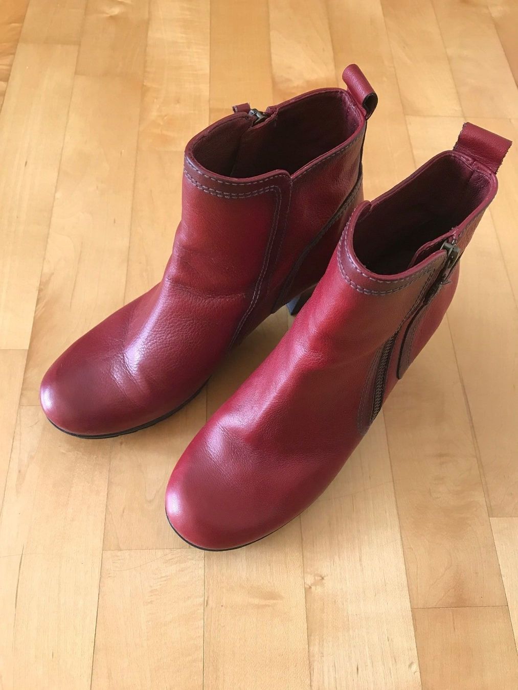 Damenschuhe: Rote Stiefeletten – Gebraucht aus Erlinsbach von Basi67
