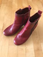 Rote Stiefeletten
