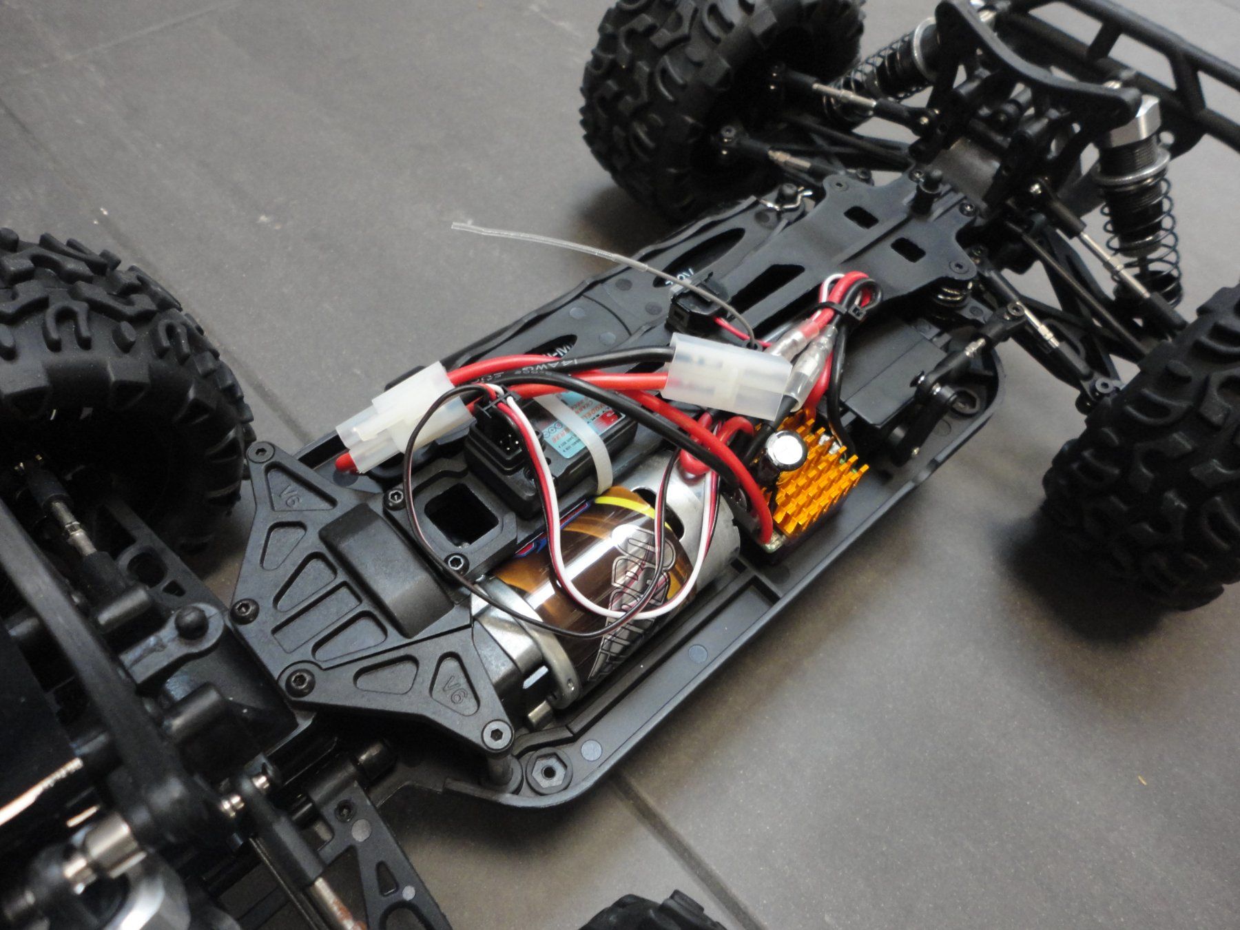 RC Kits de montage: 4WD Buggy mit Monsterreifen – Neuf avec emballage d'origine à Horgen par RcModell 5