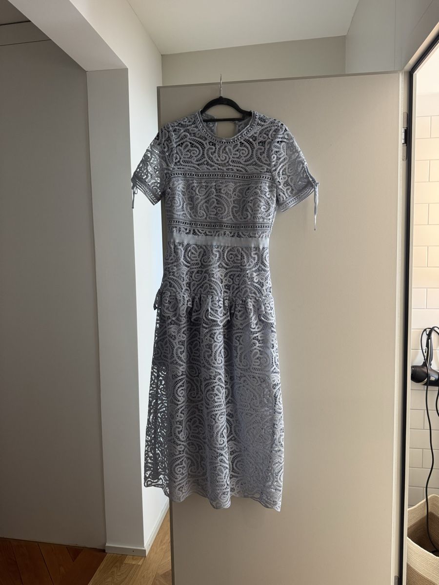 Self-Portrait Kleider: Self-Portrait Kleid Spitze Hellblau Gr 38 – Gebraucht aus Zürich von sop_5gg8