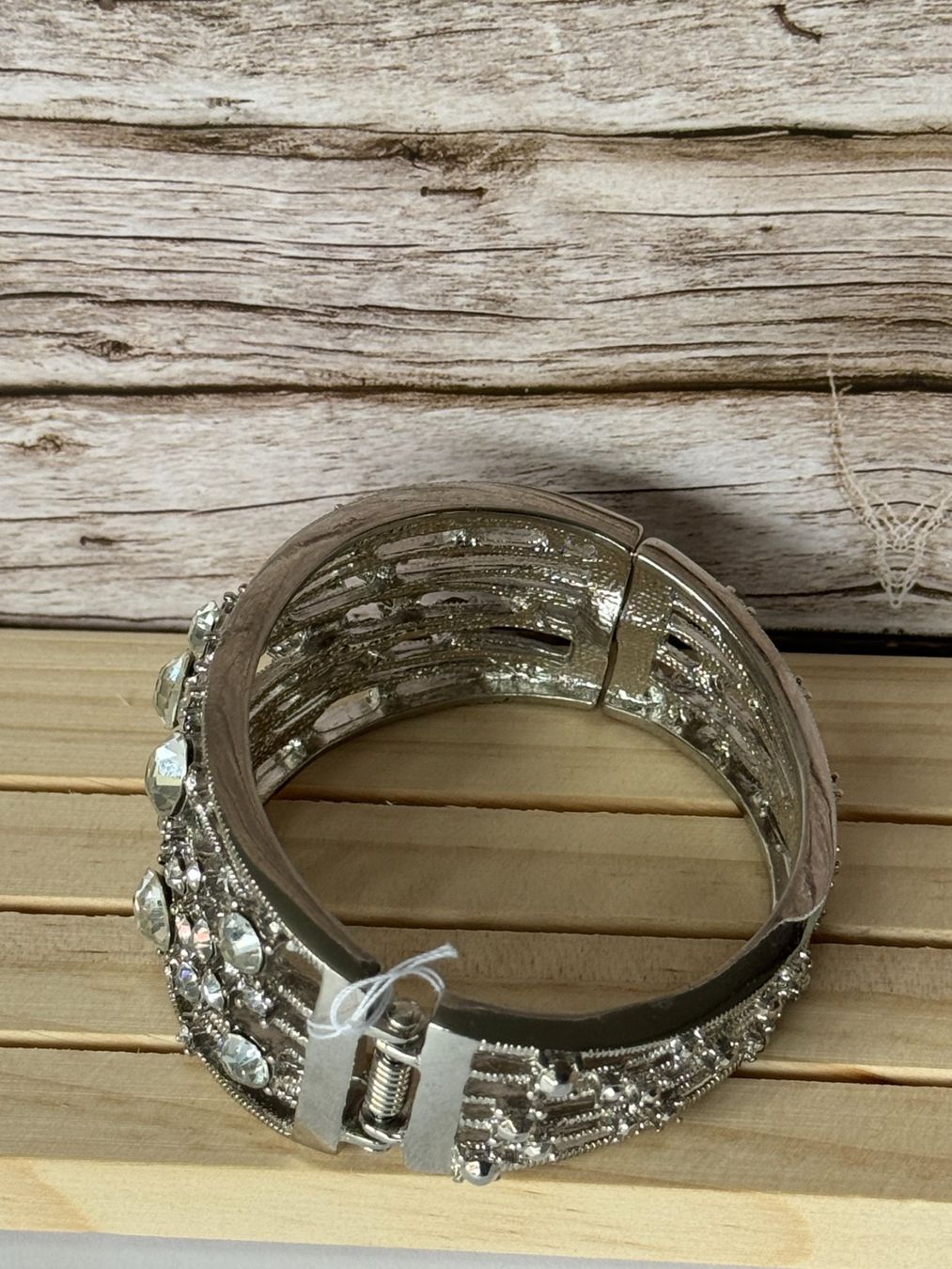 Bracciali & Braccialetti: Breite Armspange mit Scharnieröffnung – Usato da Muttenz venduto da einfach-schoen 1