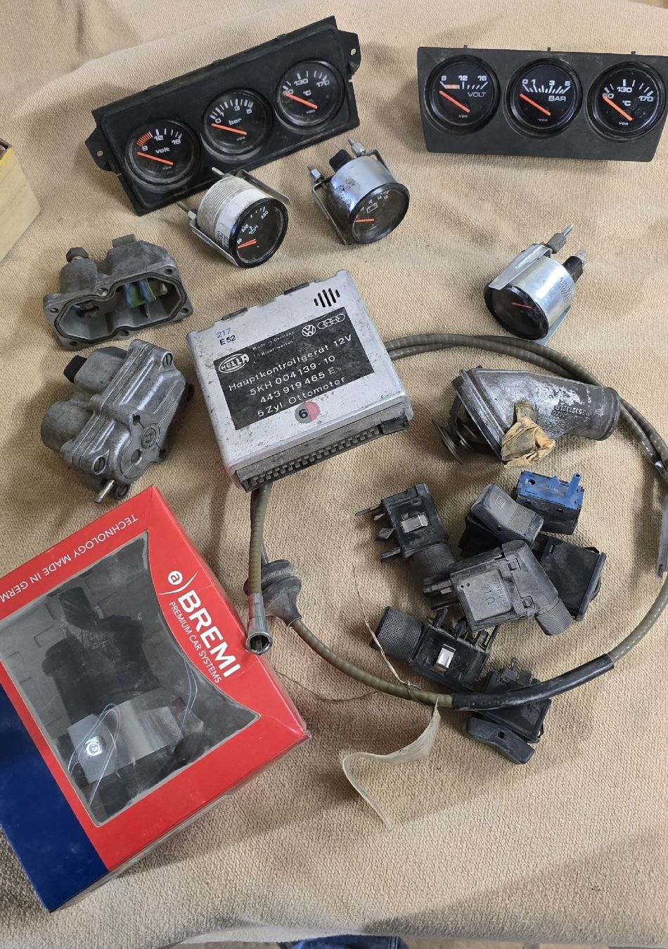 Audi Tutti pezzi di ricambio auto: Audi 80/81/85/90/100 – Usato da Rickenbach Sulz venduto da AE_BI 2