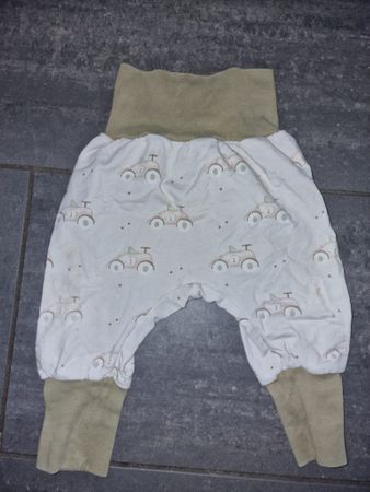 Handmade Baby Hose Gr. 74/80 mit Autos, neuwertig 