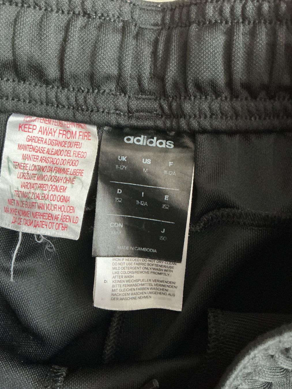 Adidas Pantaloni: Adidas Turnhose Gr.152 – Usato da Biel-Benken BL venduto da Sahra1 2