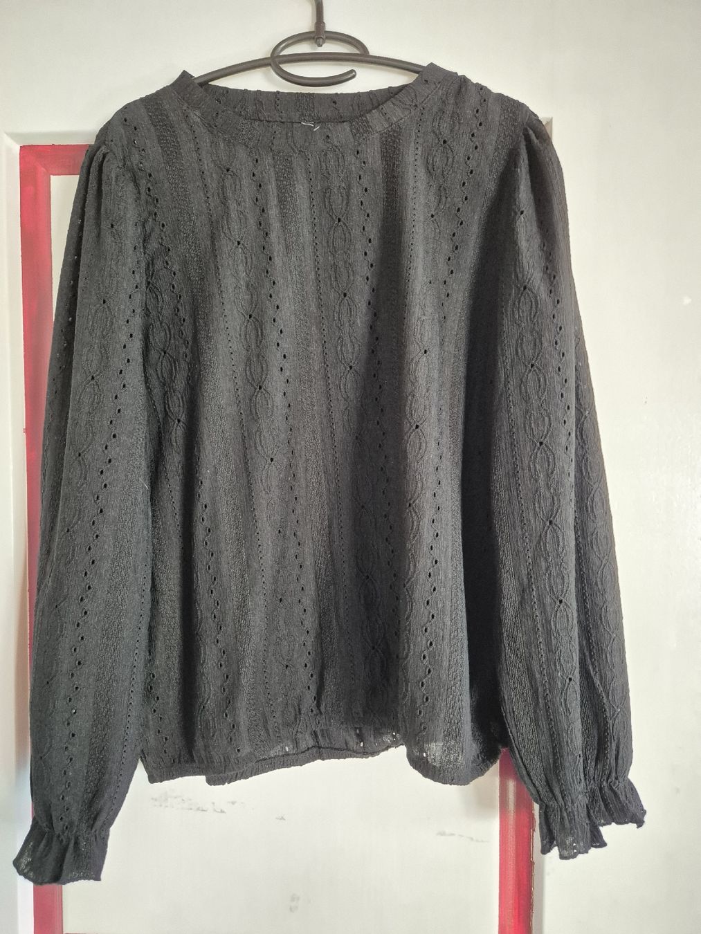 Blusen: Schwarze spitzen Bluse Langarm Grösse L – Gebraucht aus Balterswil von bischoftanja