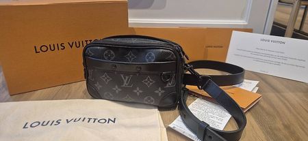 Louis Vuitton Alpha Wearable Geldbörse