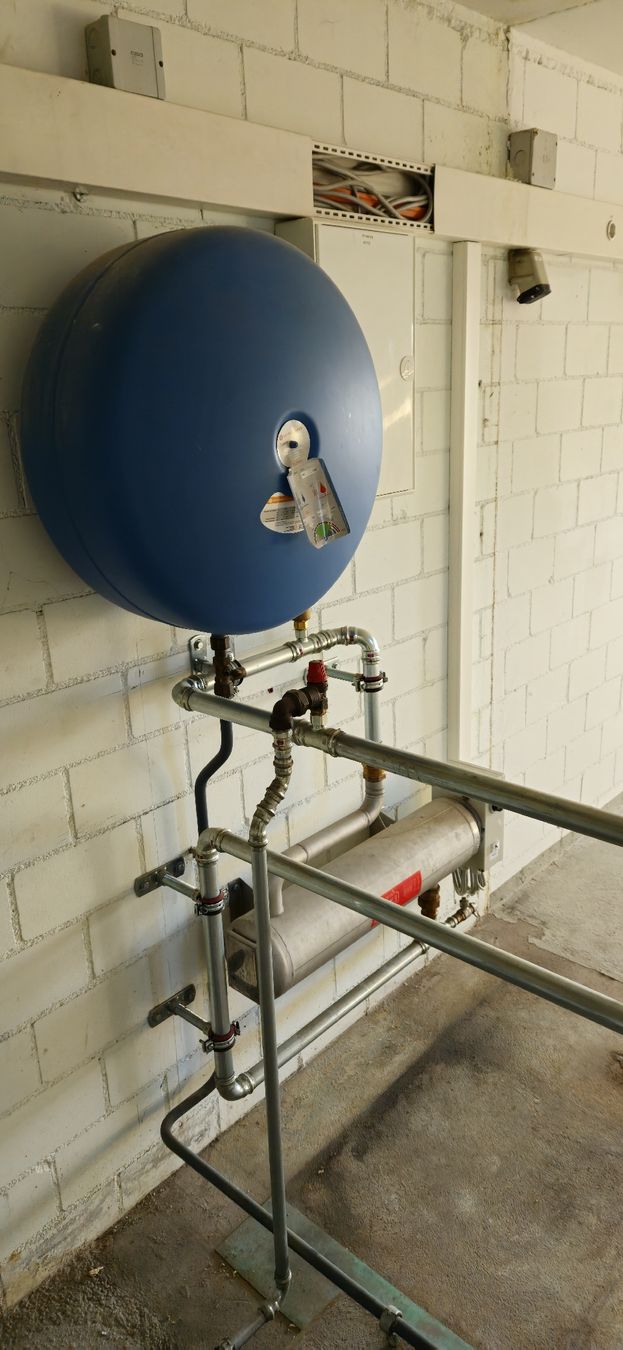 Radiatori: Druckausdehnungsgefäss 80l – Usato da Nürensdorf venduto da salibeer 1