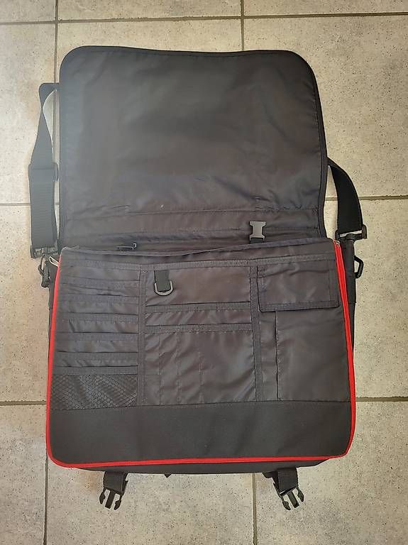 Koffer & Taschen: Tasche für Laptop, Schule oder Akten – Gebraucht aus Andwil SG von 3264walter 3