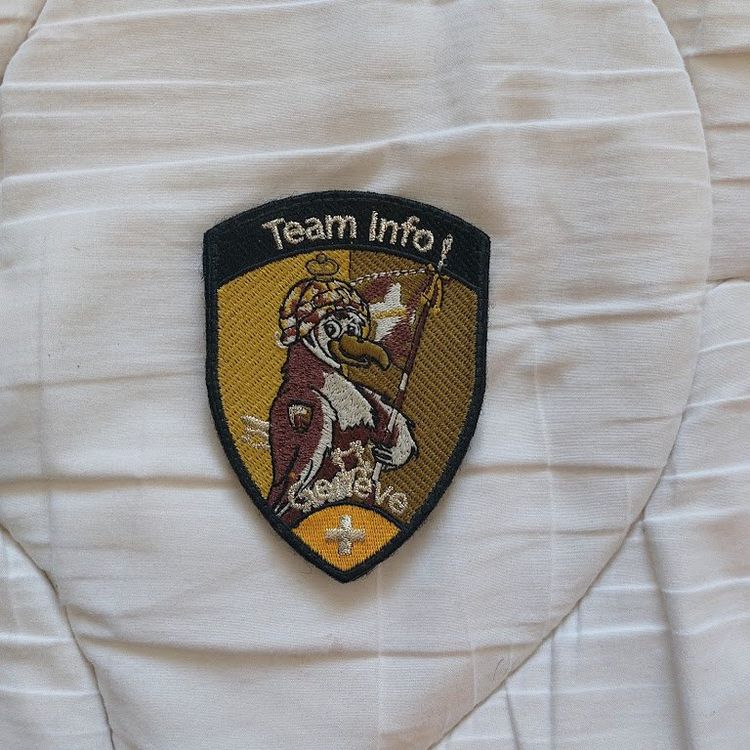 Lot De Badges Métal – Blasons Villes Suisses – Zurich, Bern, Basel, Graubünden